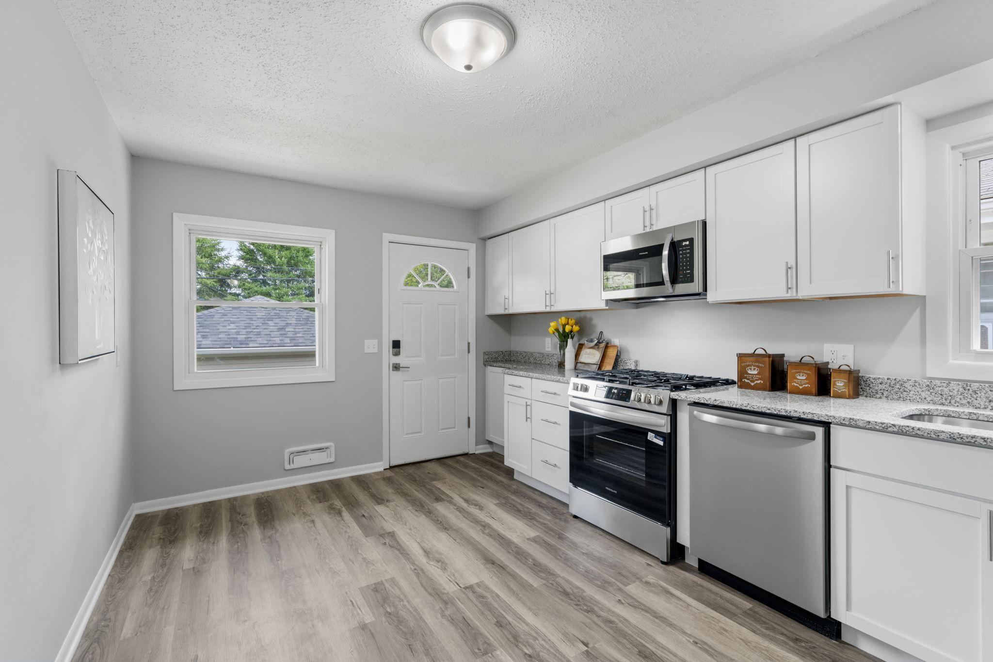 17-web-or-mls-5132 Vincent Ave-17.jpg