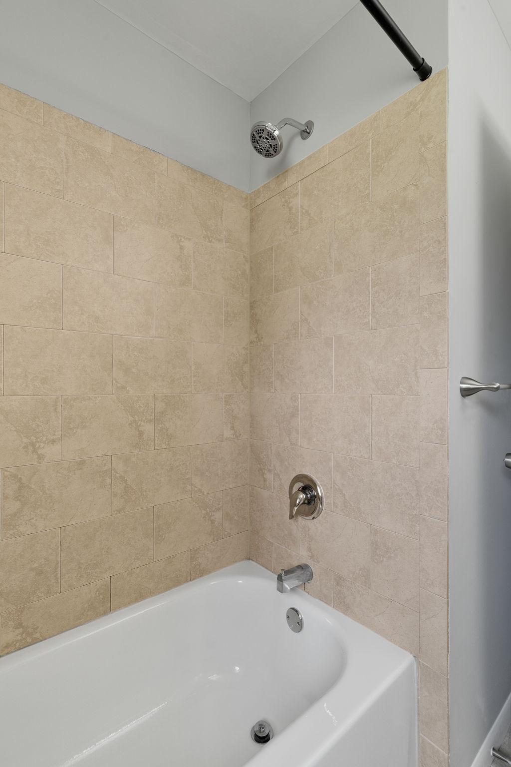 23-web-or-mls-5132 Vincent Ave-23.jpg