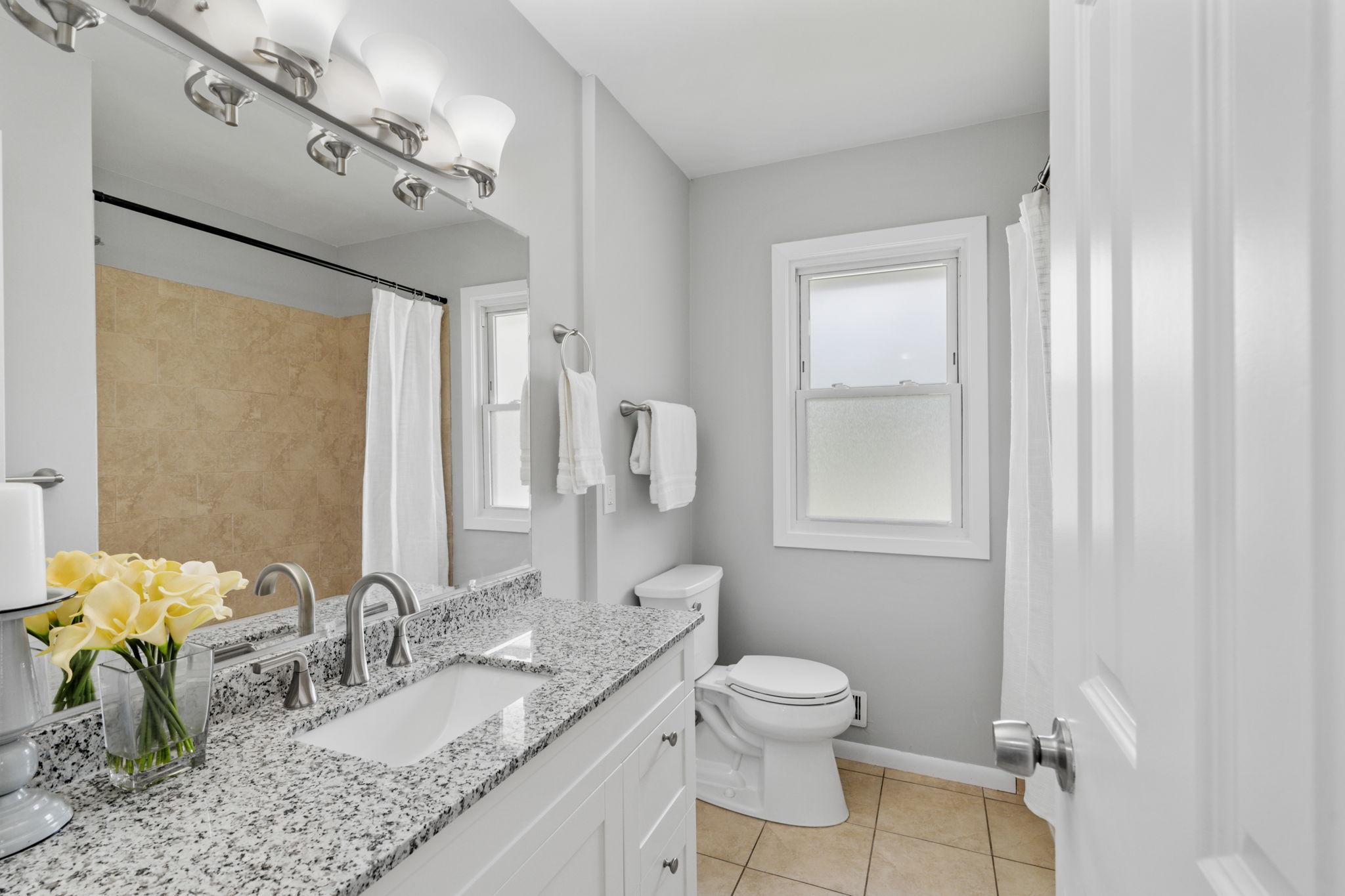 22-web-or-mls-5132 Vincent Ave-22.jpg
