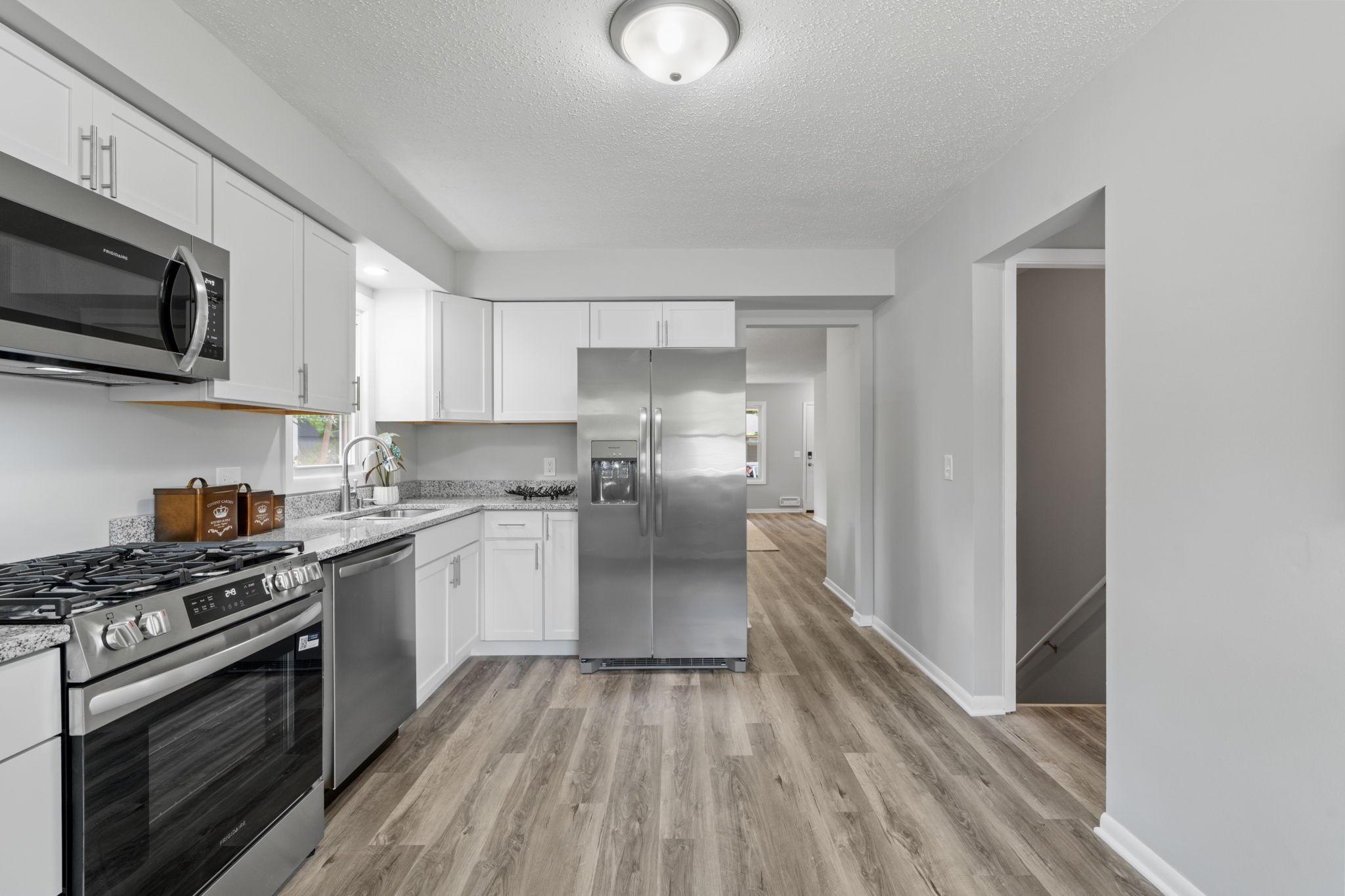 18-web-or-mls-5132 Vincent Ave-18.jpg