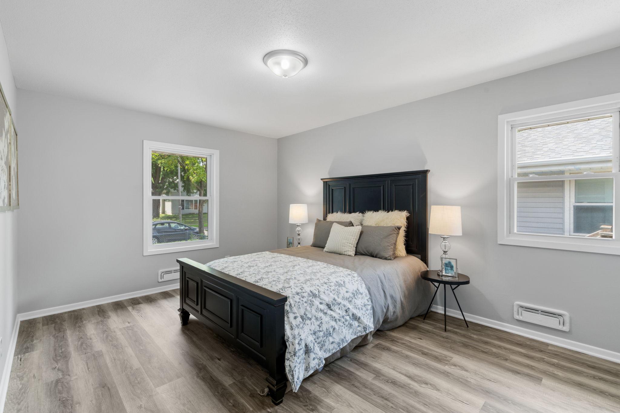 28-web-or-mls-5132 Vincent Ave-28.jpg