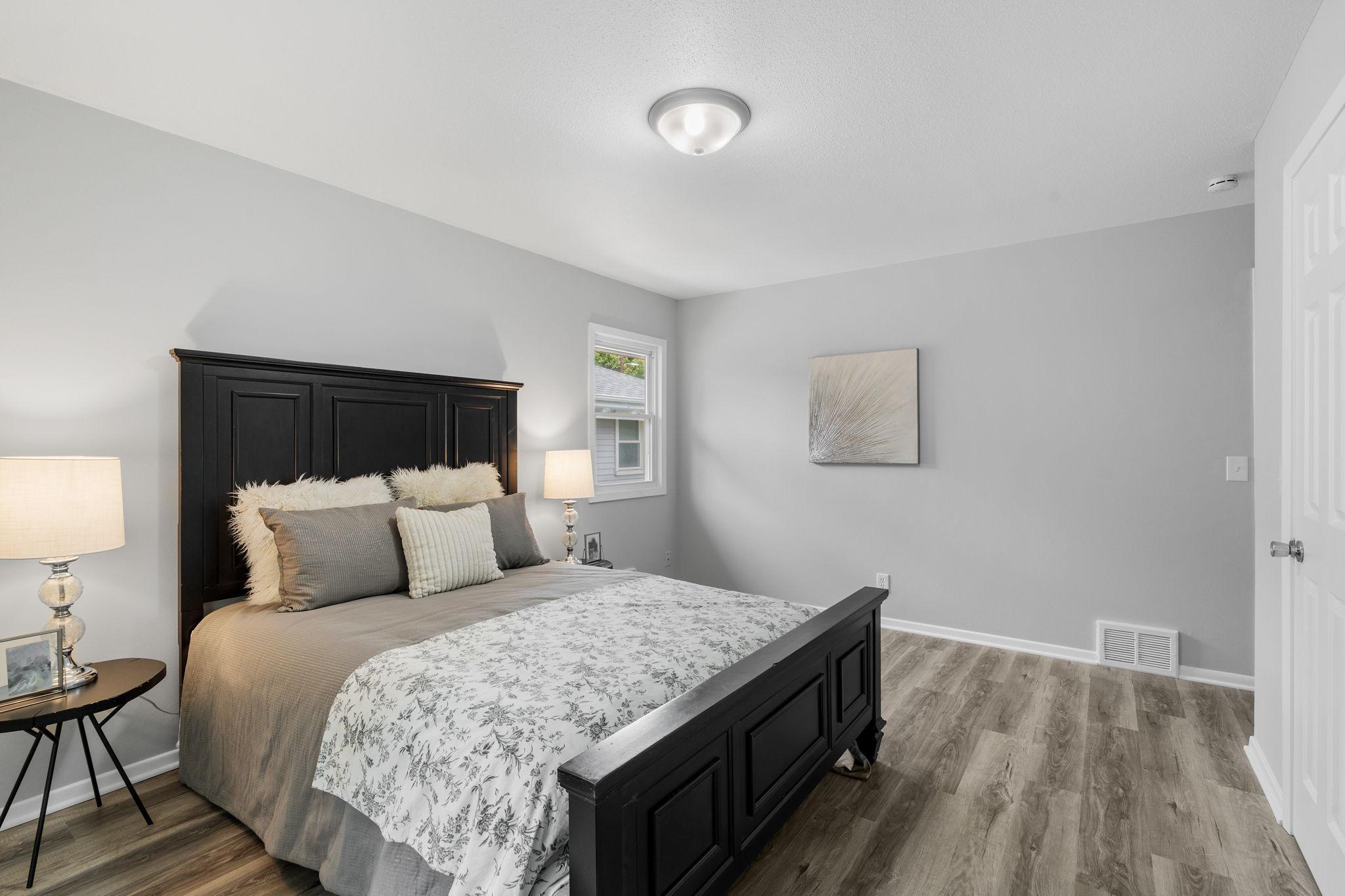 30-web-or-mls-5132 Vincent Ave-30.jpg