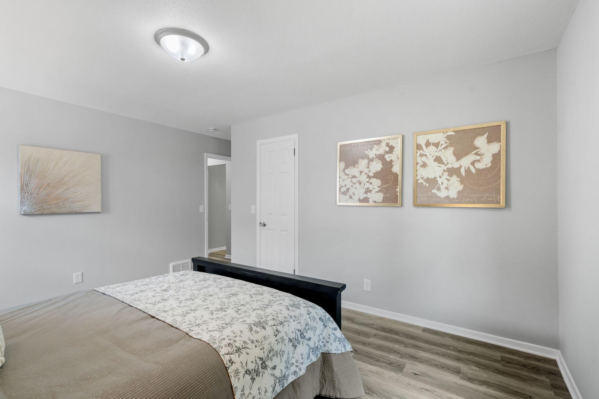 31-web-or-mls-5132 Vincent Ave-31.jpg