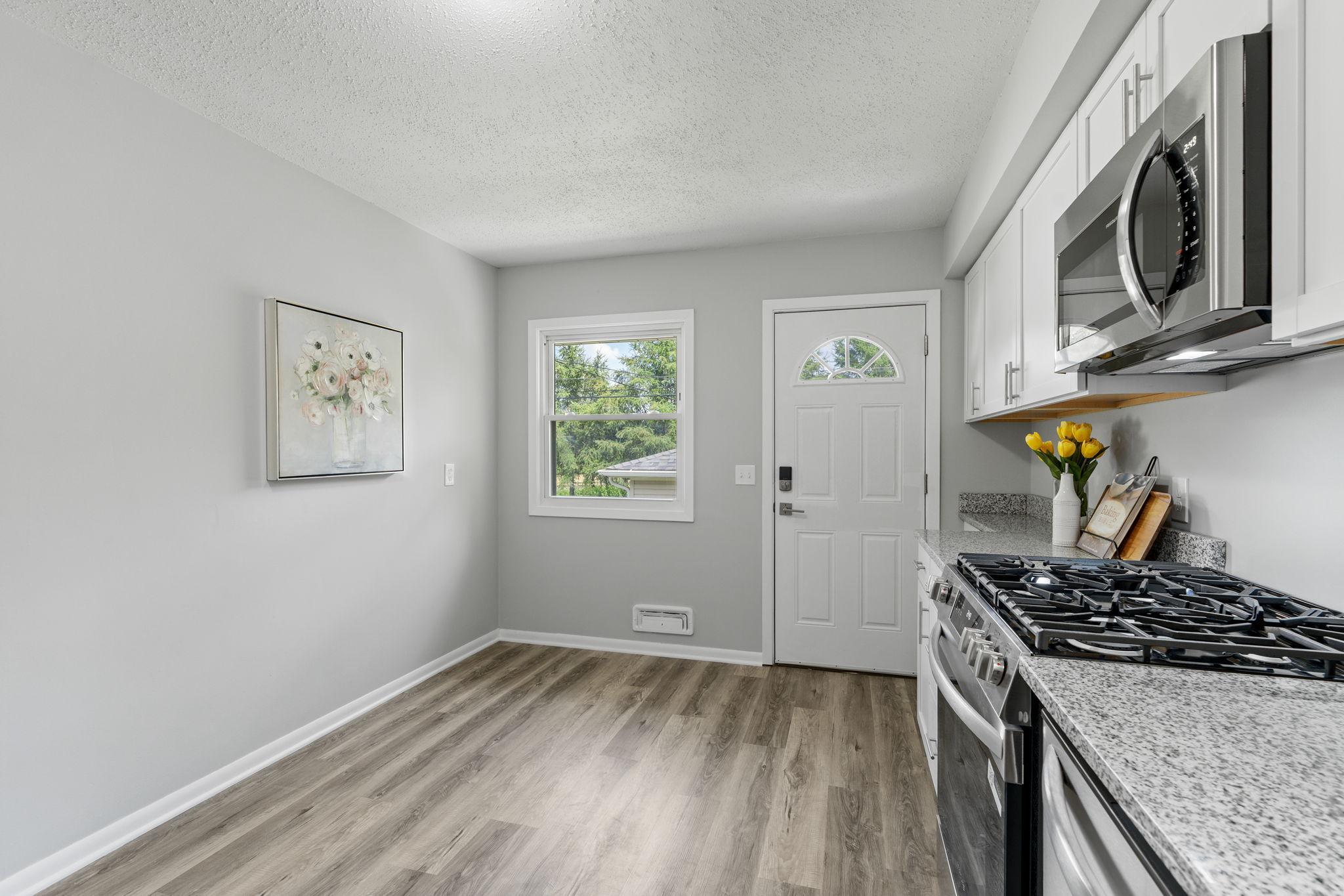 16-web-or-mls-5132 Vincent Ave-16.jpg