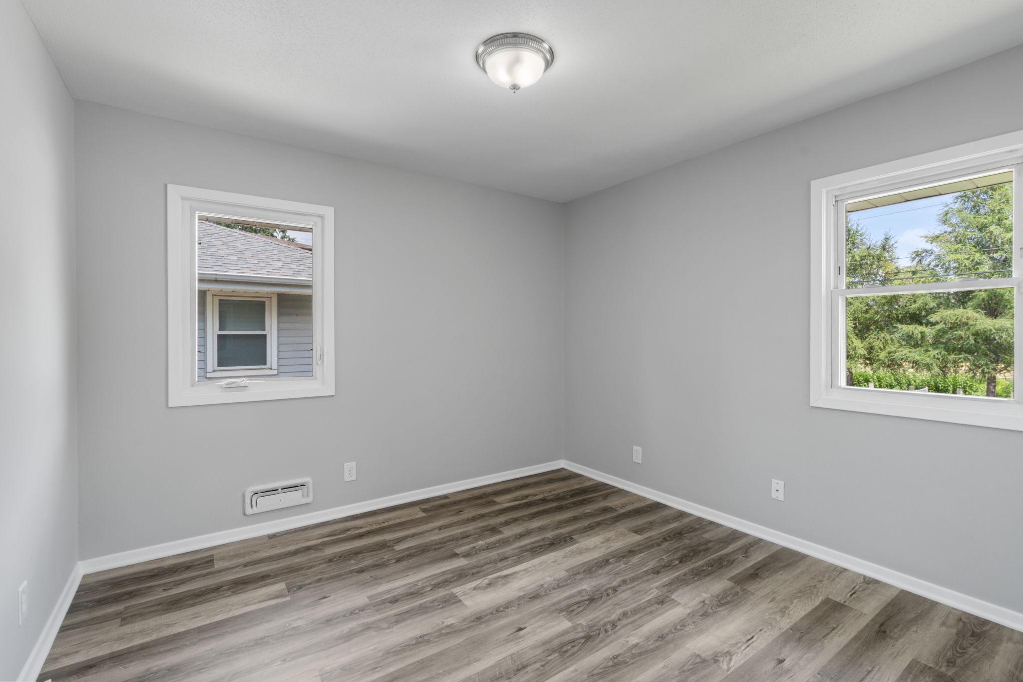 24-web-or-mls-5132 Vincent Ave-24.jpg