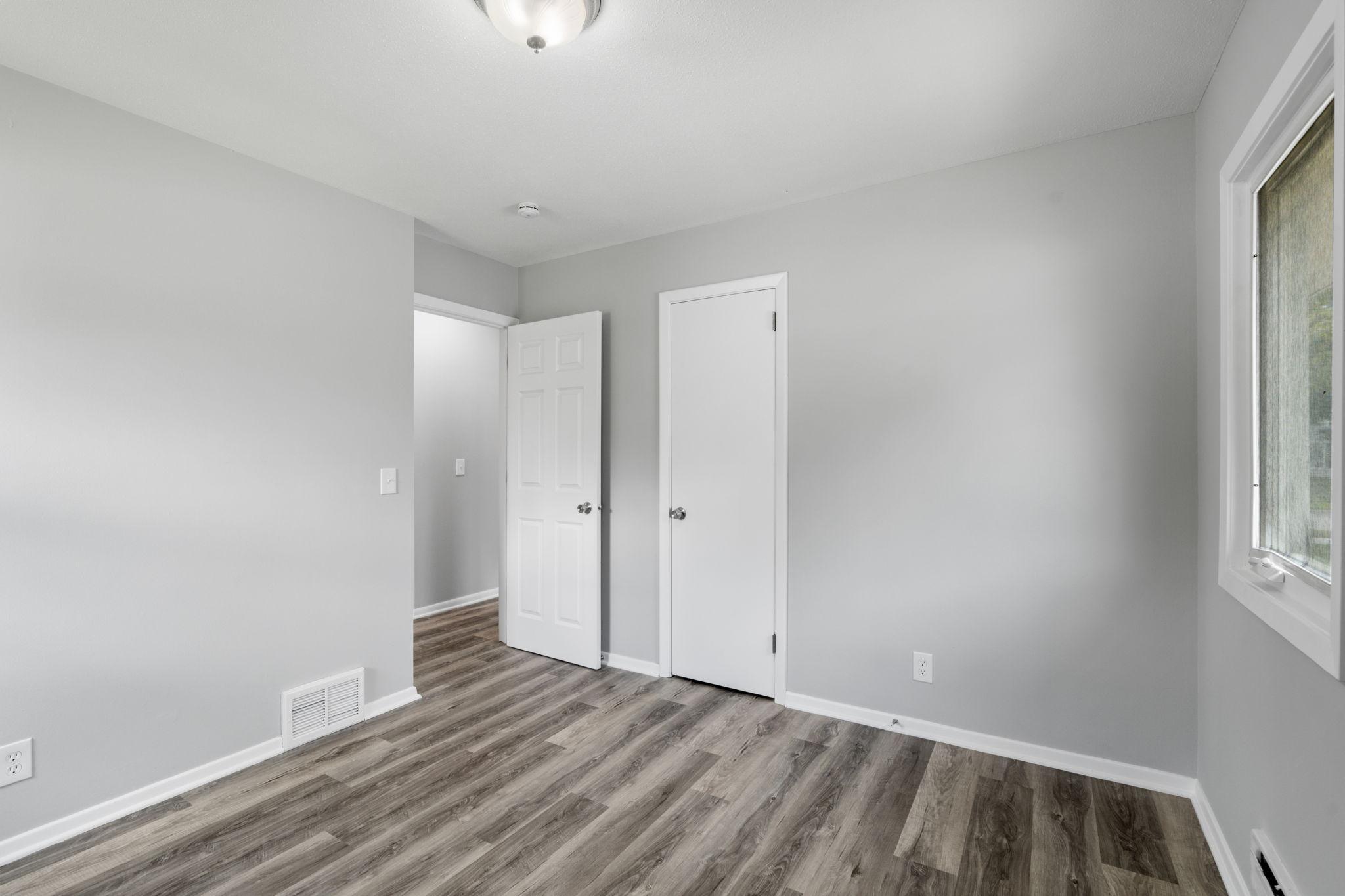 25-web-or-mls-5132 Vincent Ave-25.jpg