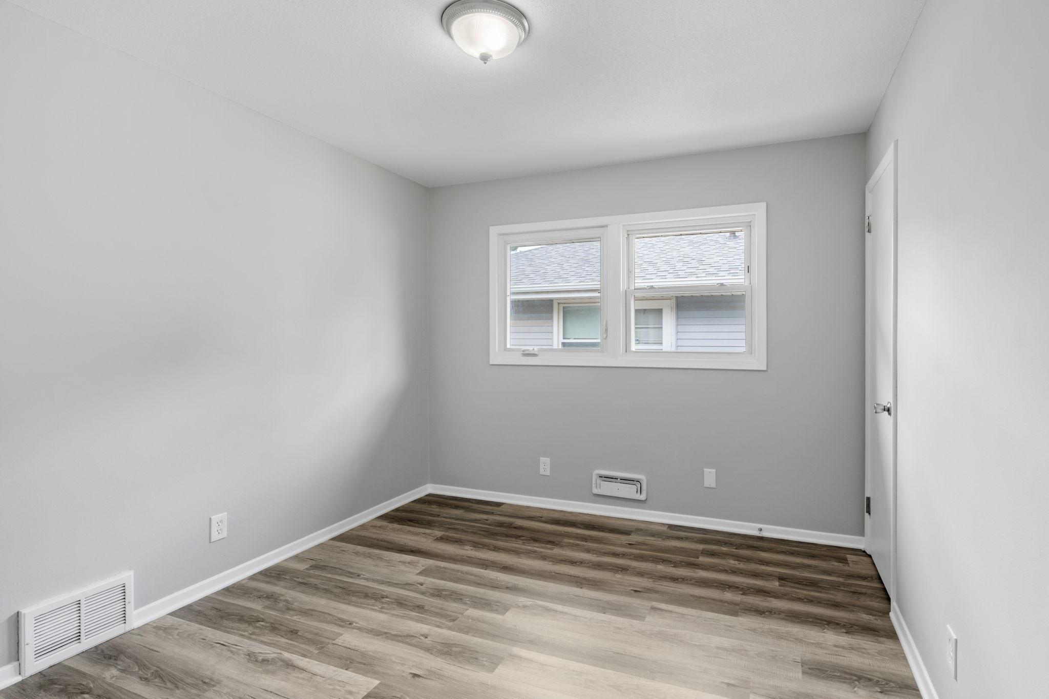 26-web-or-mls-5132 Vincent Ave-26.jpg