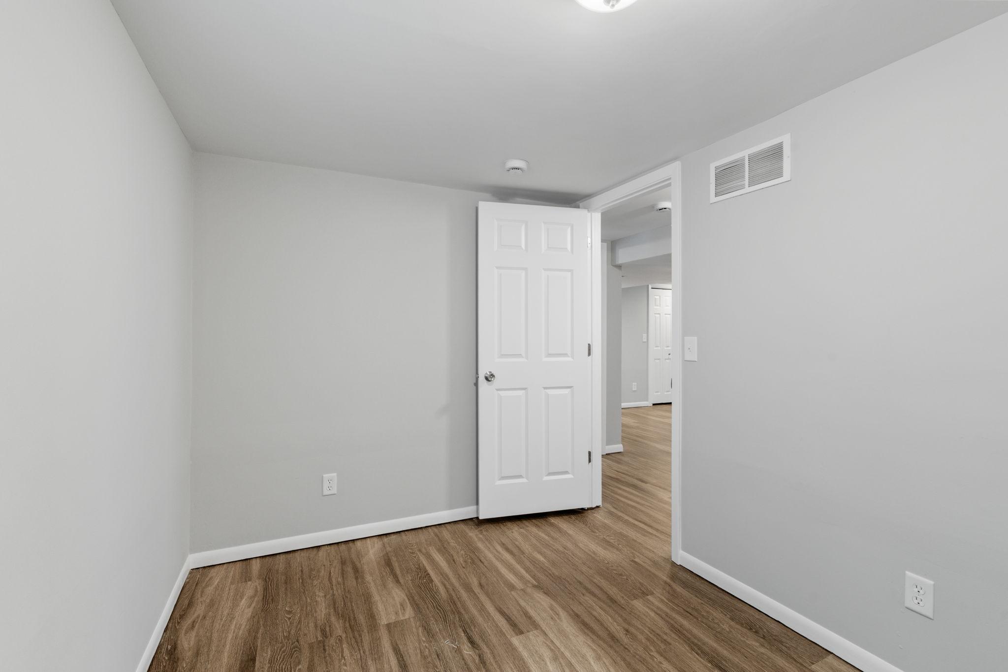 32-web-or-mls-5132 Vincent Ave-32.jpg