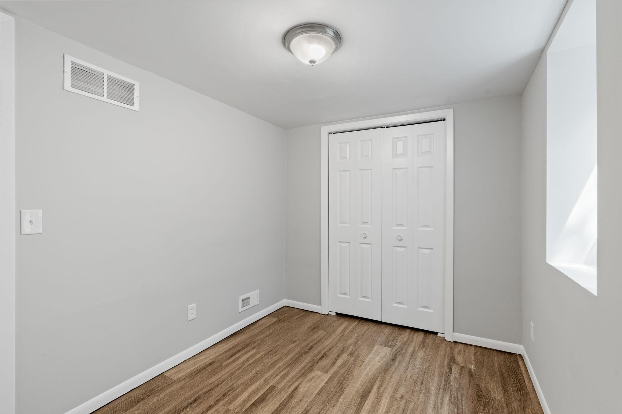 33-web-or-mls-5132 Vincent Ave-33.jpg