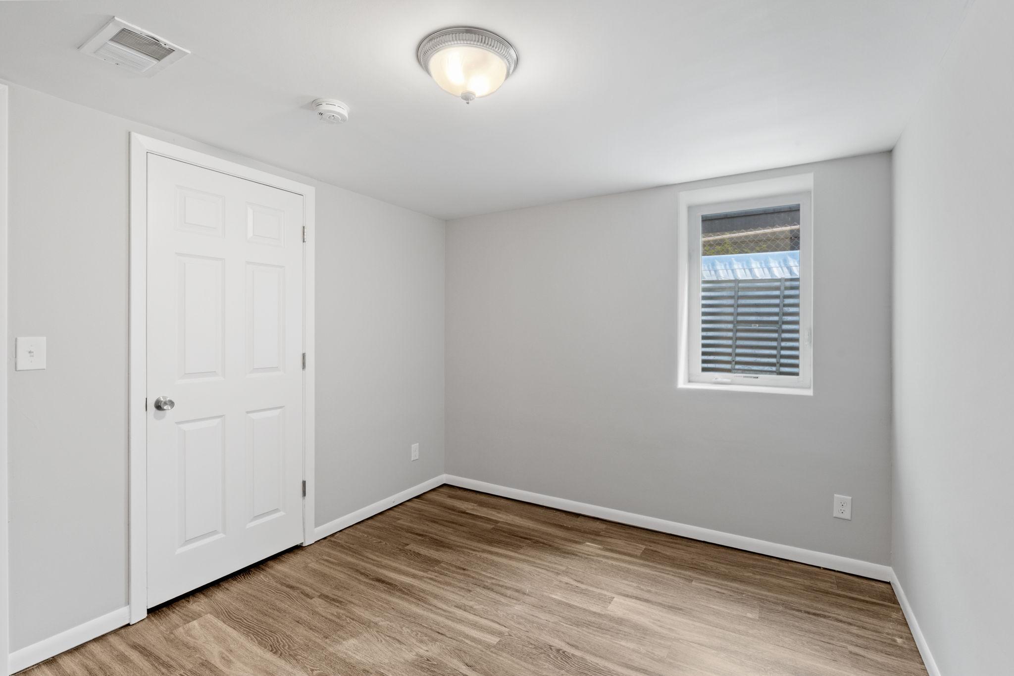 35-web-or-mls-5132 Vincent Ave-35.jpg