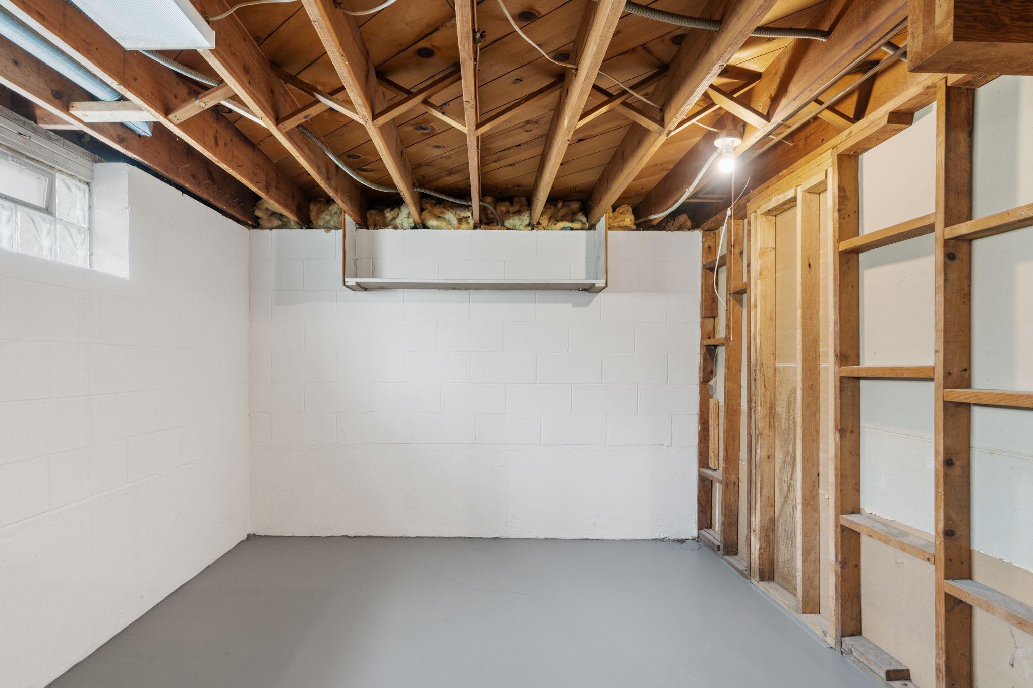 43-web-or-mls-5132 Vincent Ave-43.jpg
