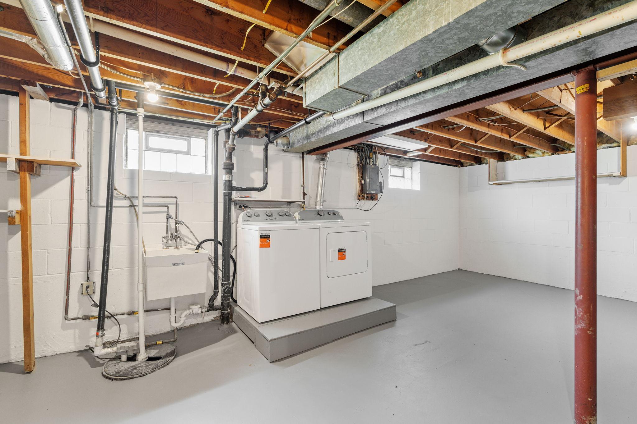 41-web-or-mls-5132 Vincent Ave-41.jpg