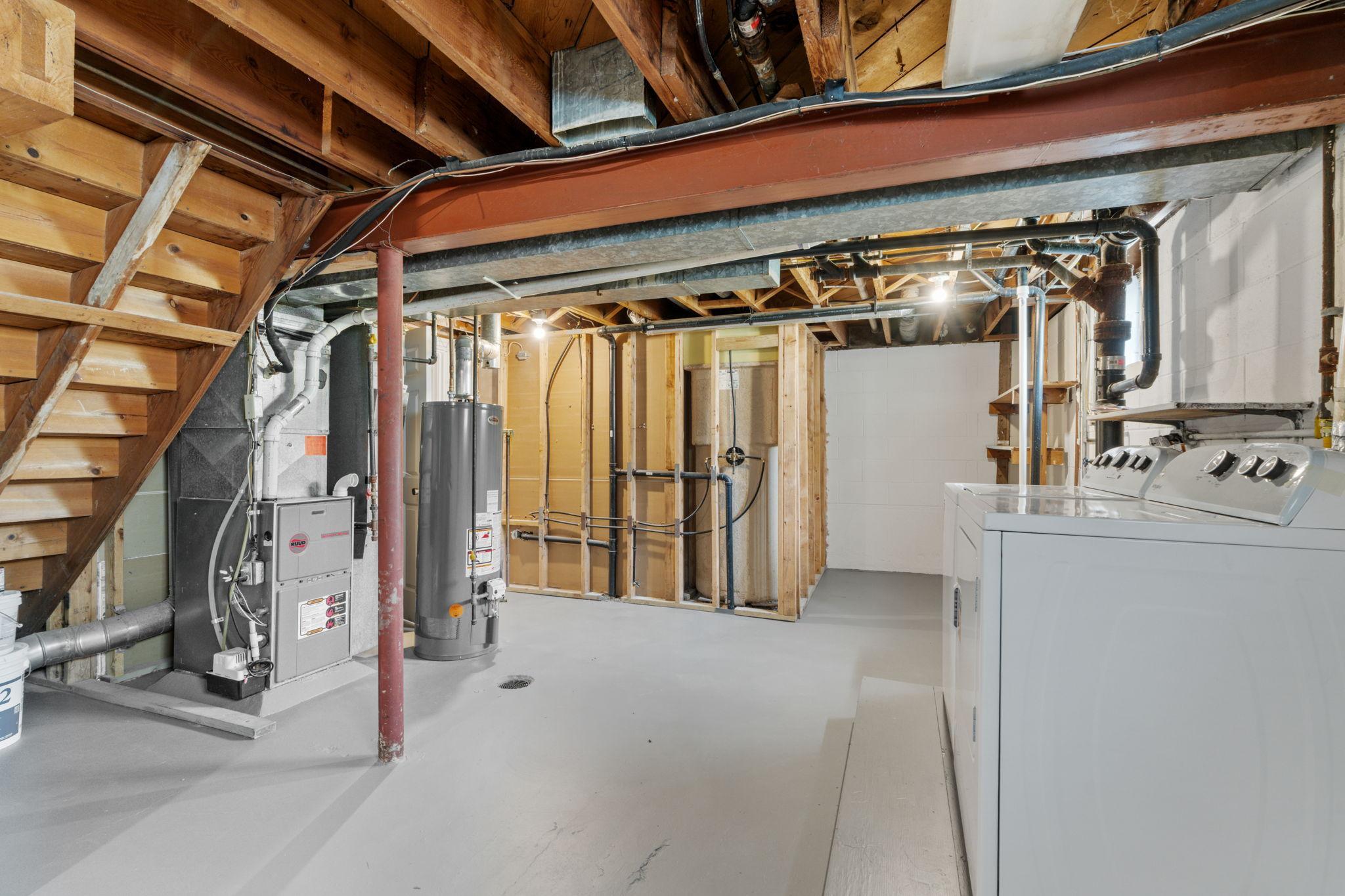 42-web-or-mls-5132 Vincent Ave-42.jpg