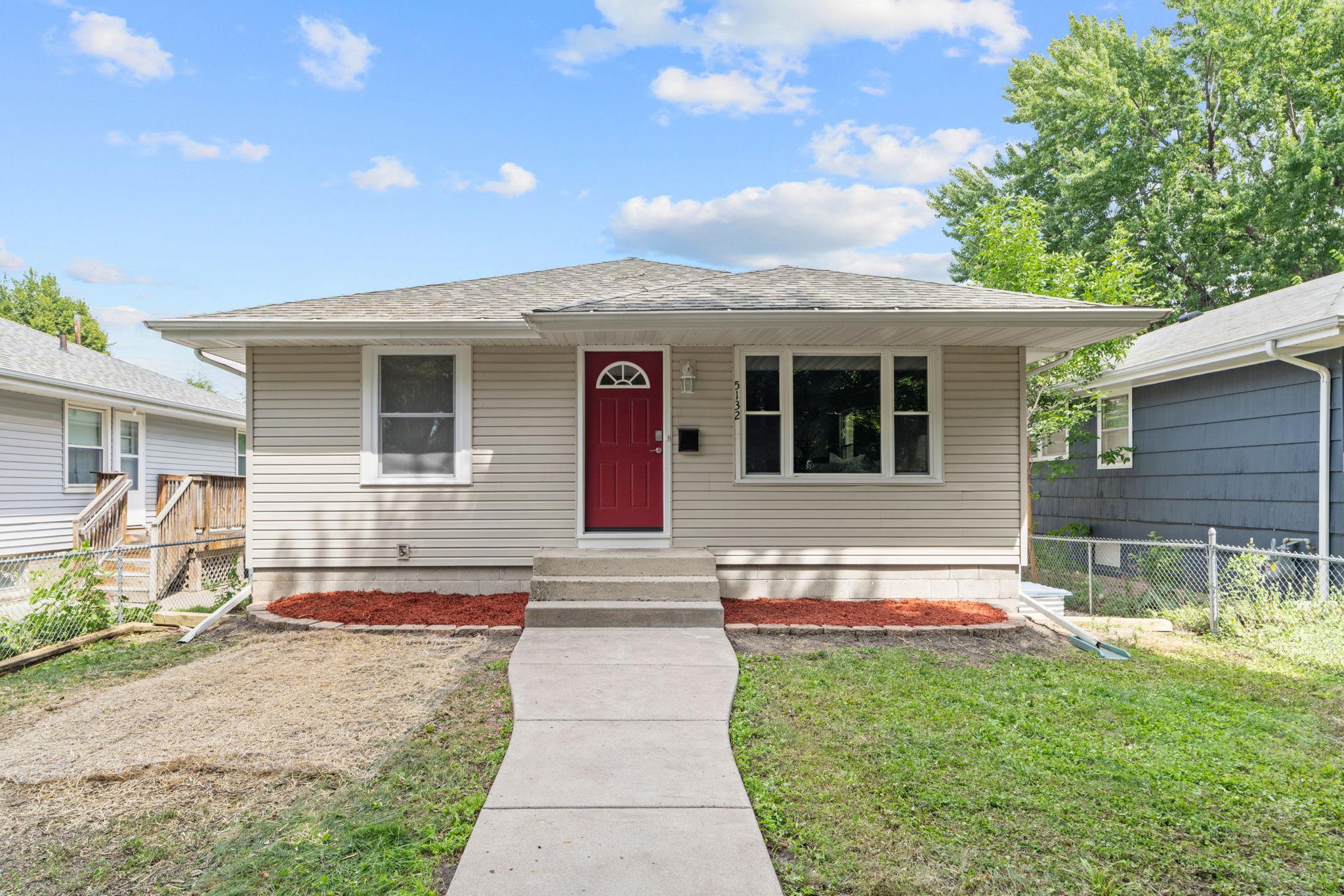 2-web-or-mls-5132 Vincent Ave-2.jpg