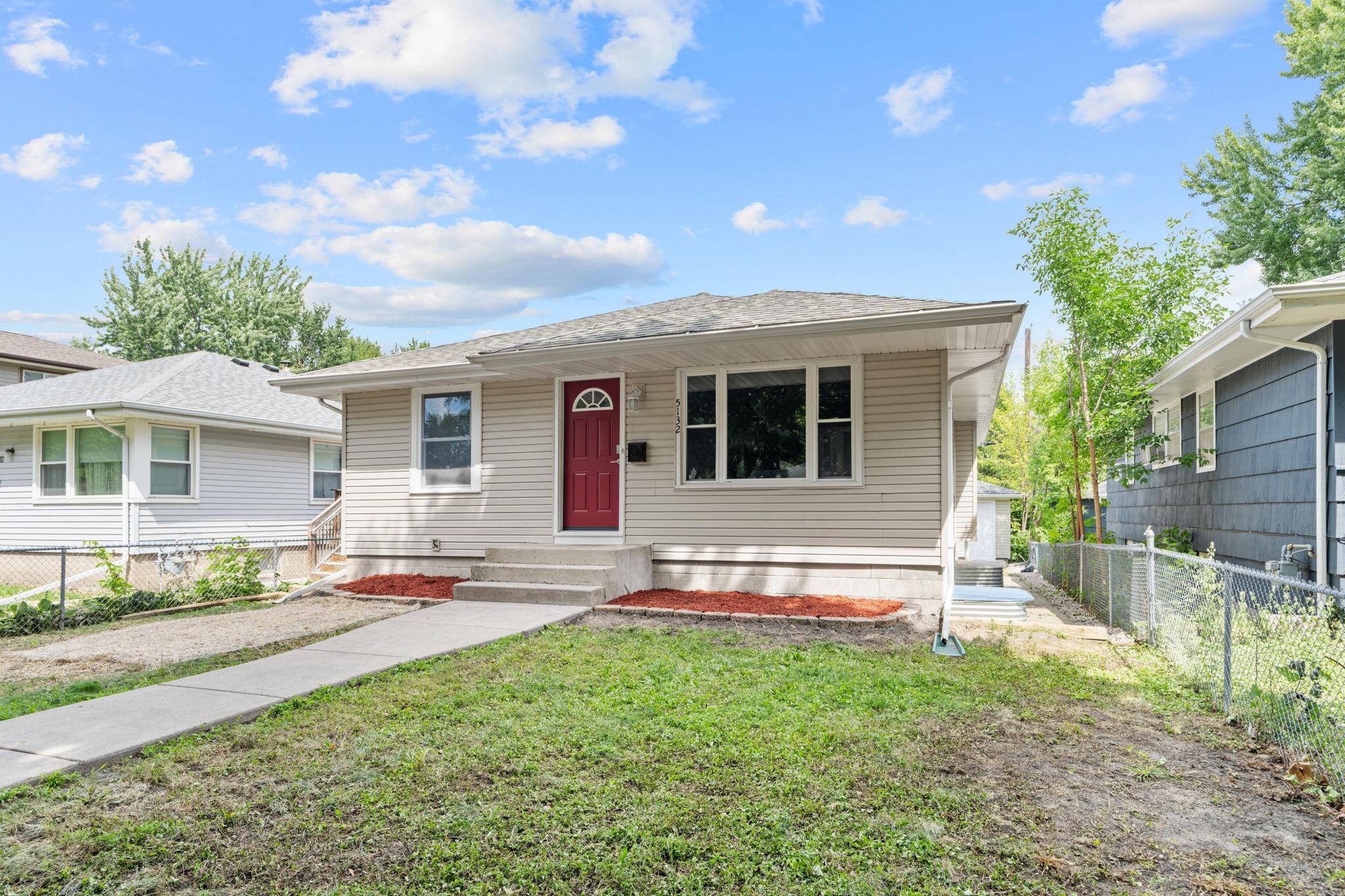 3-web-or-mls-5132 Vincent Ave-3.jpg