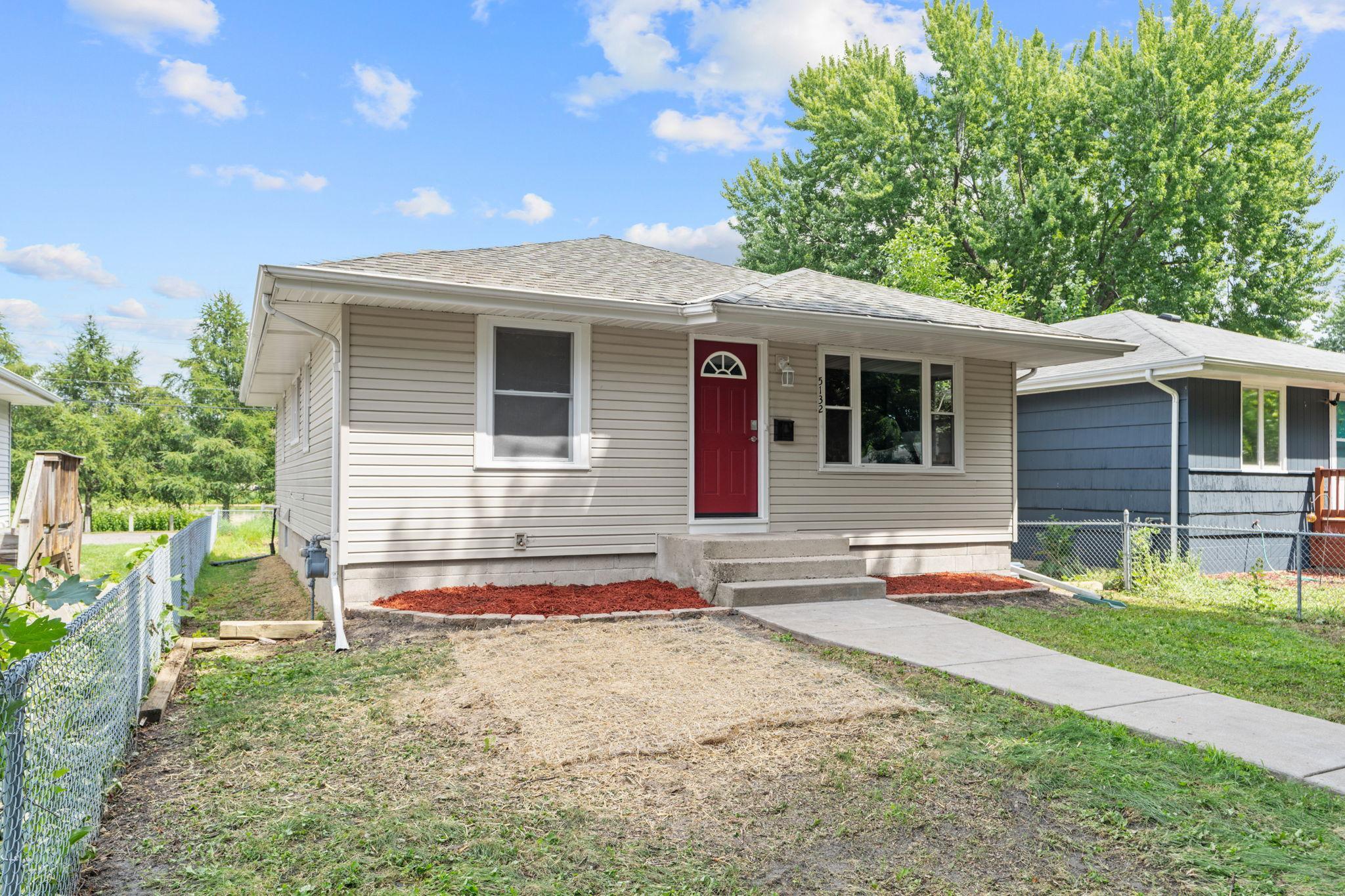 4-web-or-mls-5132 Vincent Ave-4.jpg