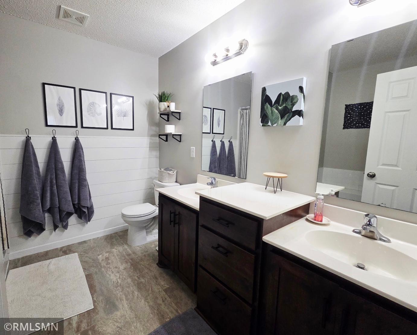 Two vanity sinks in master bathroom