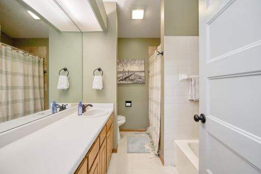 2327 Grange Avenue N, Oakdale, MN 55128