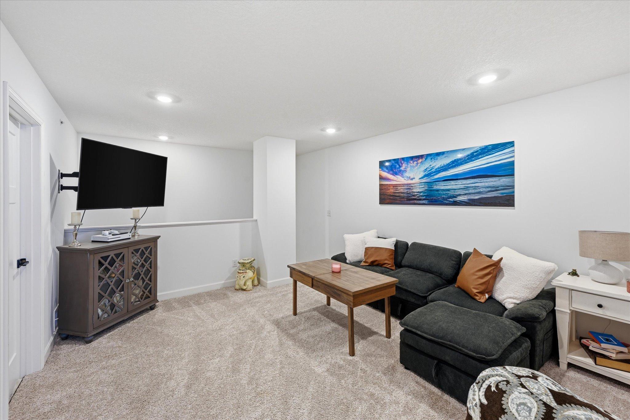 Great space for TV lounge, play room or office area