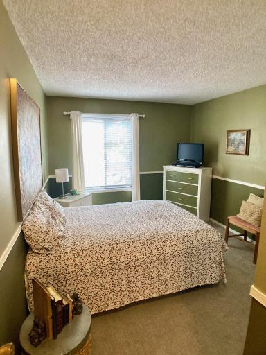 Guest bedroom.jpg