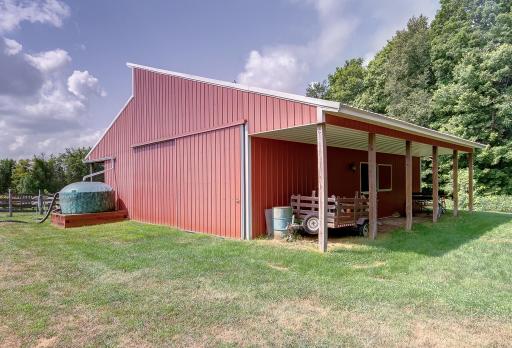 The stable/barn was constructed in two phases, in 2003 and 2005. Re-roofed in 2024. Built by Fredrickson Construction