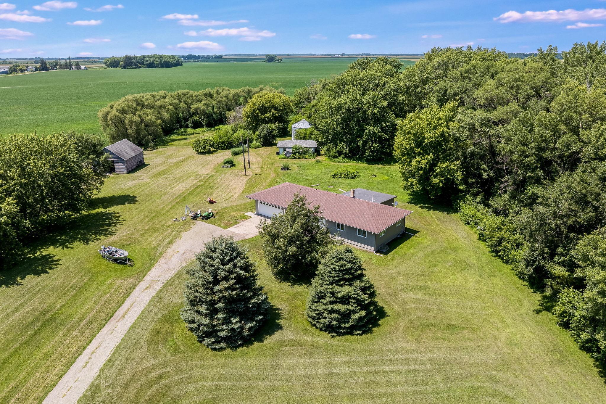 23265 445th Ave Delavan MN-04.jpg