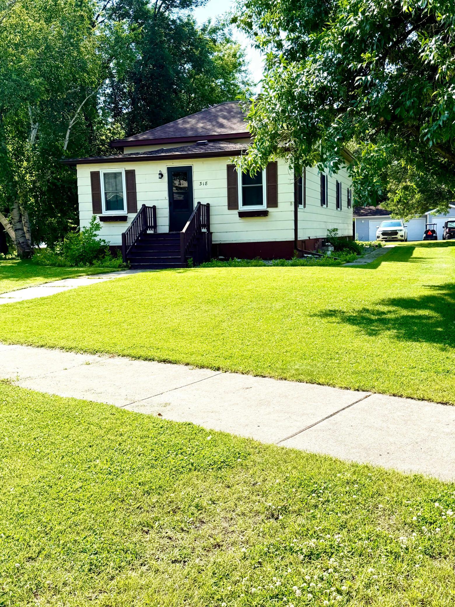 318 2nd Street SE, Hallock, MN 56728