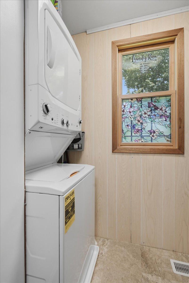 Laundry/closet area