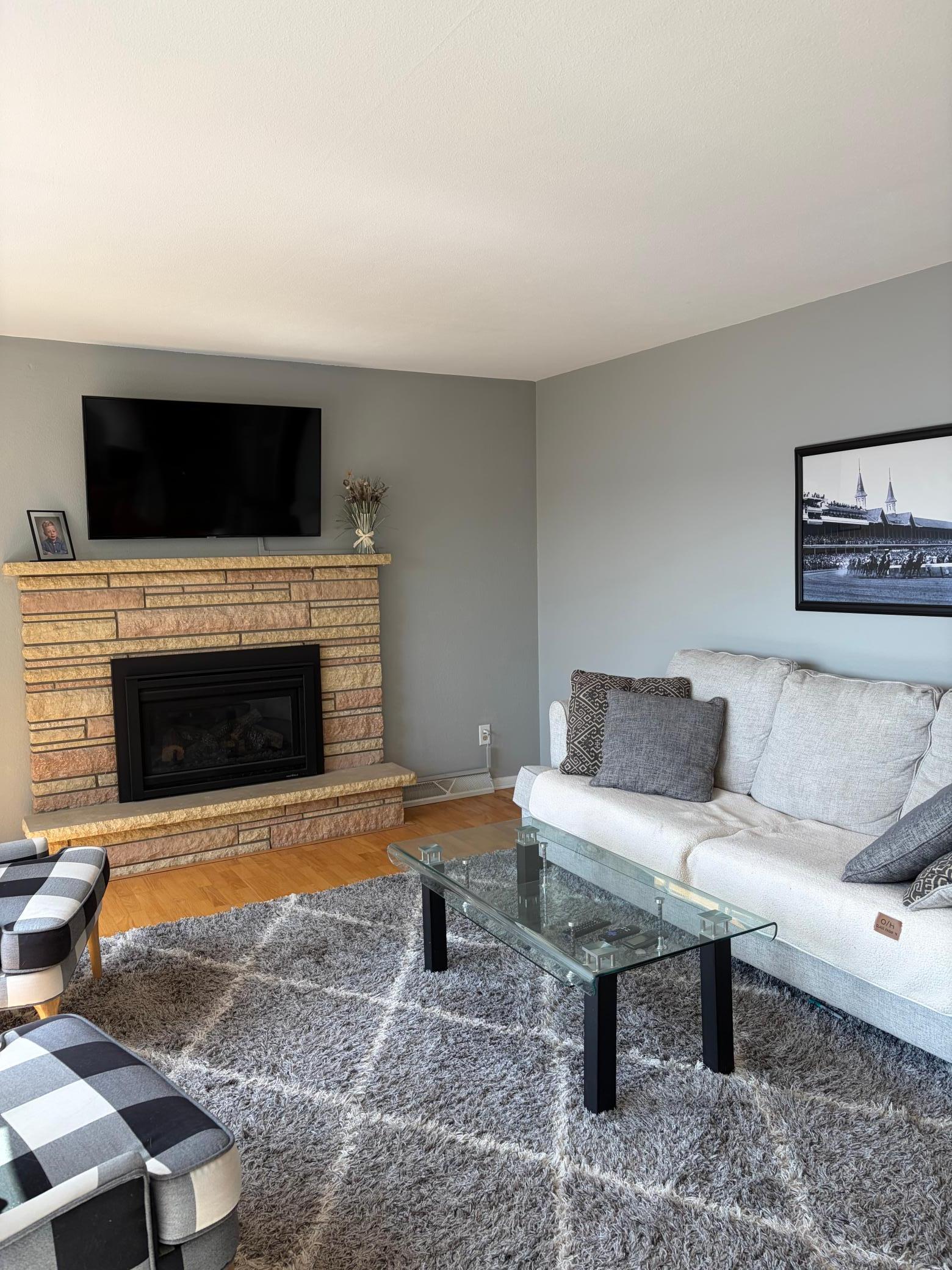 ML living room w gas fireplace