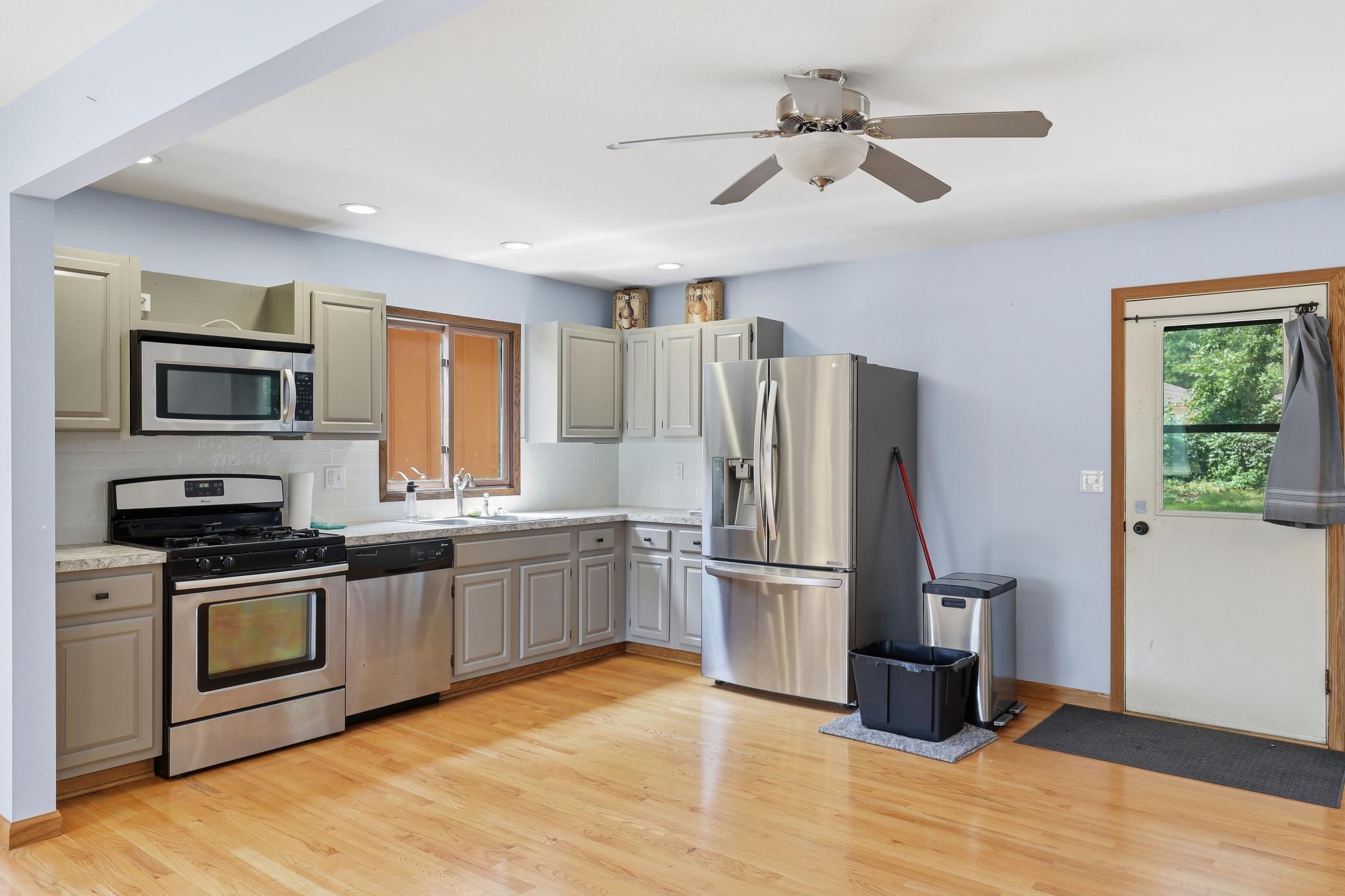 Kitchen has stainless steel appliances