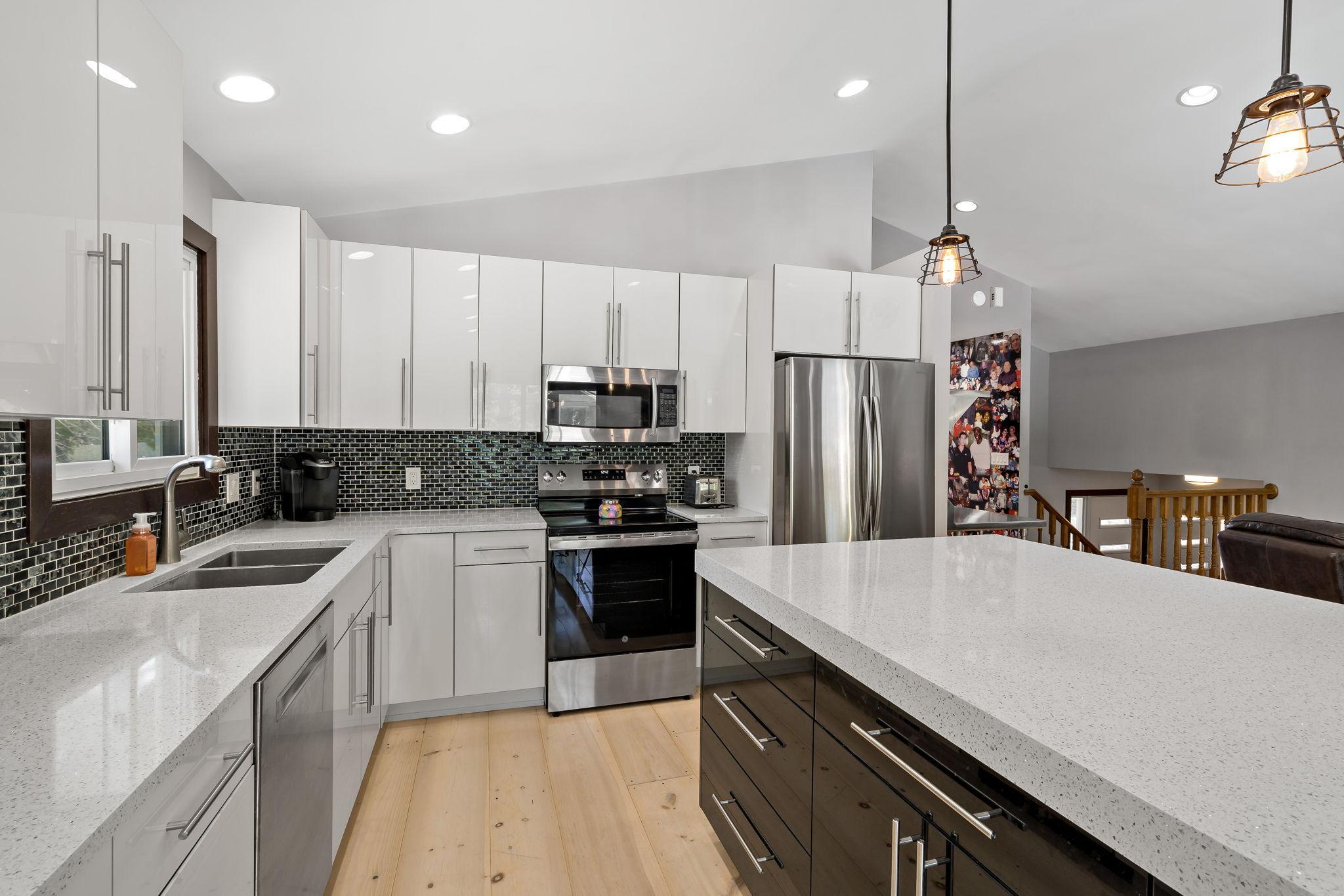 The Eastern White Pine hardwood flooring pairs nicely with the contemporary finishes