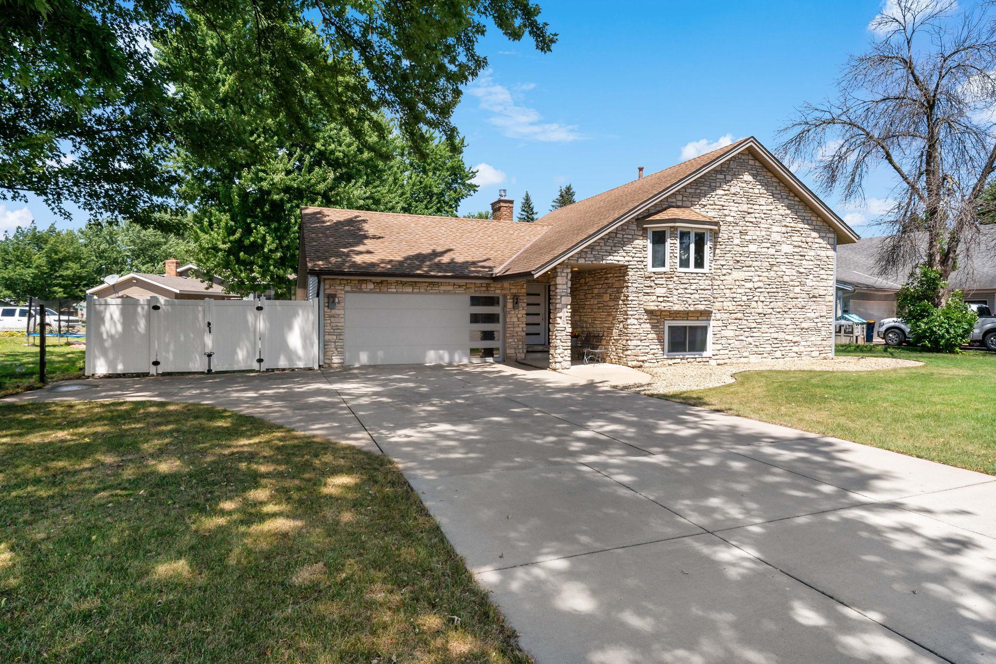 WELCOME HOME to 1016 Westview Drive!