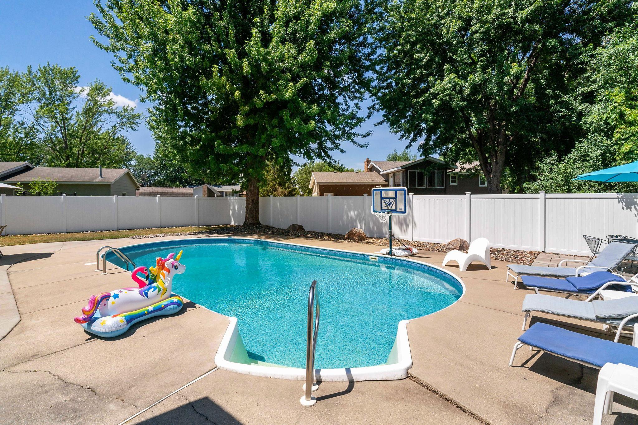 Beautiful mature trees in this neighborhood make for some much appreciated shade during your afternoon swim
