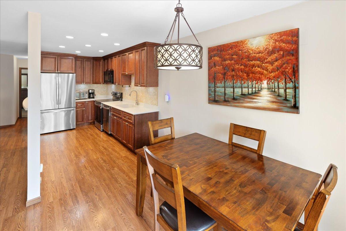 KITCHEN/DINING ROOM SEPERATE