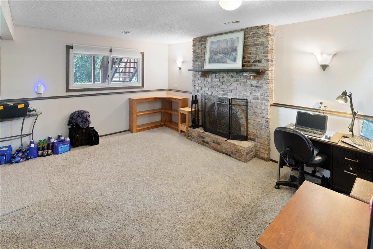 FIREPLACE FOR THOSE COZY NIGHTS!