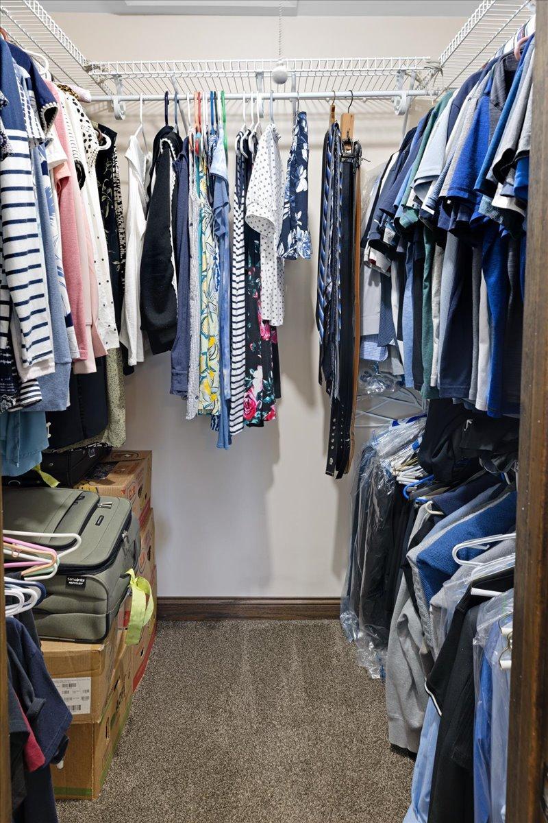 WALK IN CLOSET