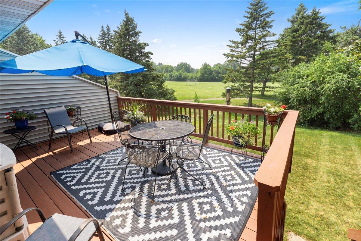 PRIVATE DECK