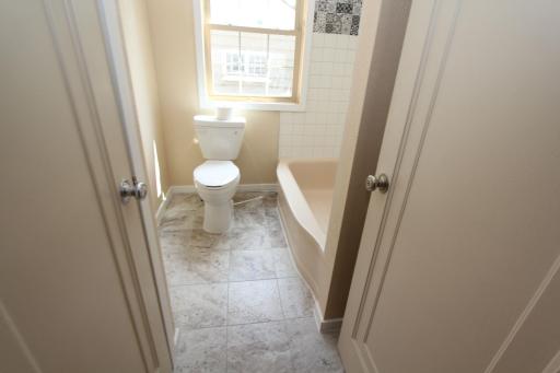 main floor bath.jpg
