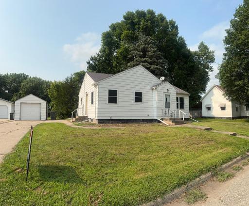 318 5th Avenue NE, Clara City, MN 56222