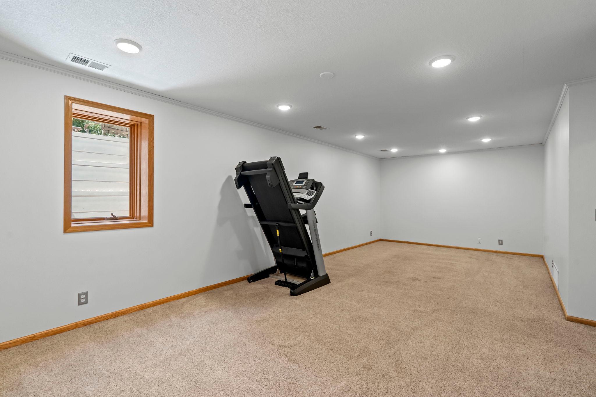 71-web-or-mls-5845 Bayberry Dr-378.jpg