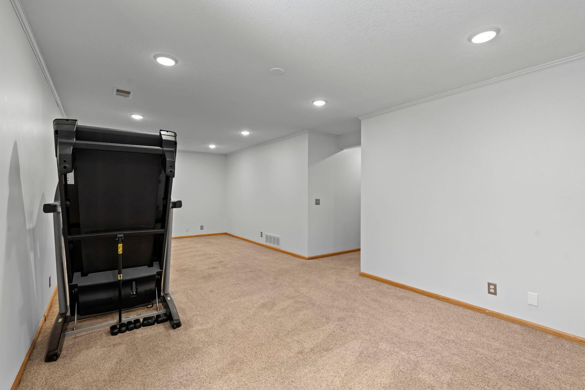 72-web-or-mls-5845 Bayberry Dr-383.jpg