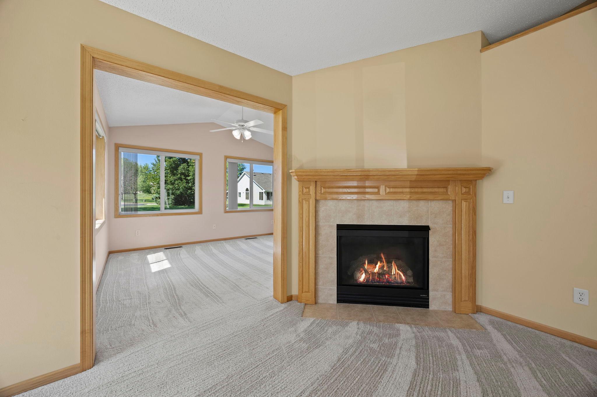 Natural gas fireplace