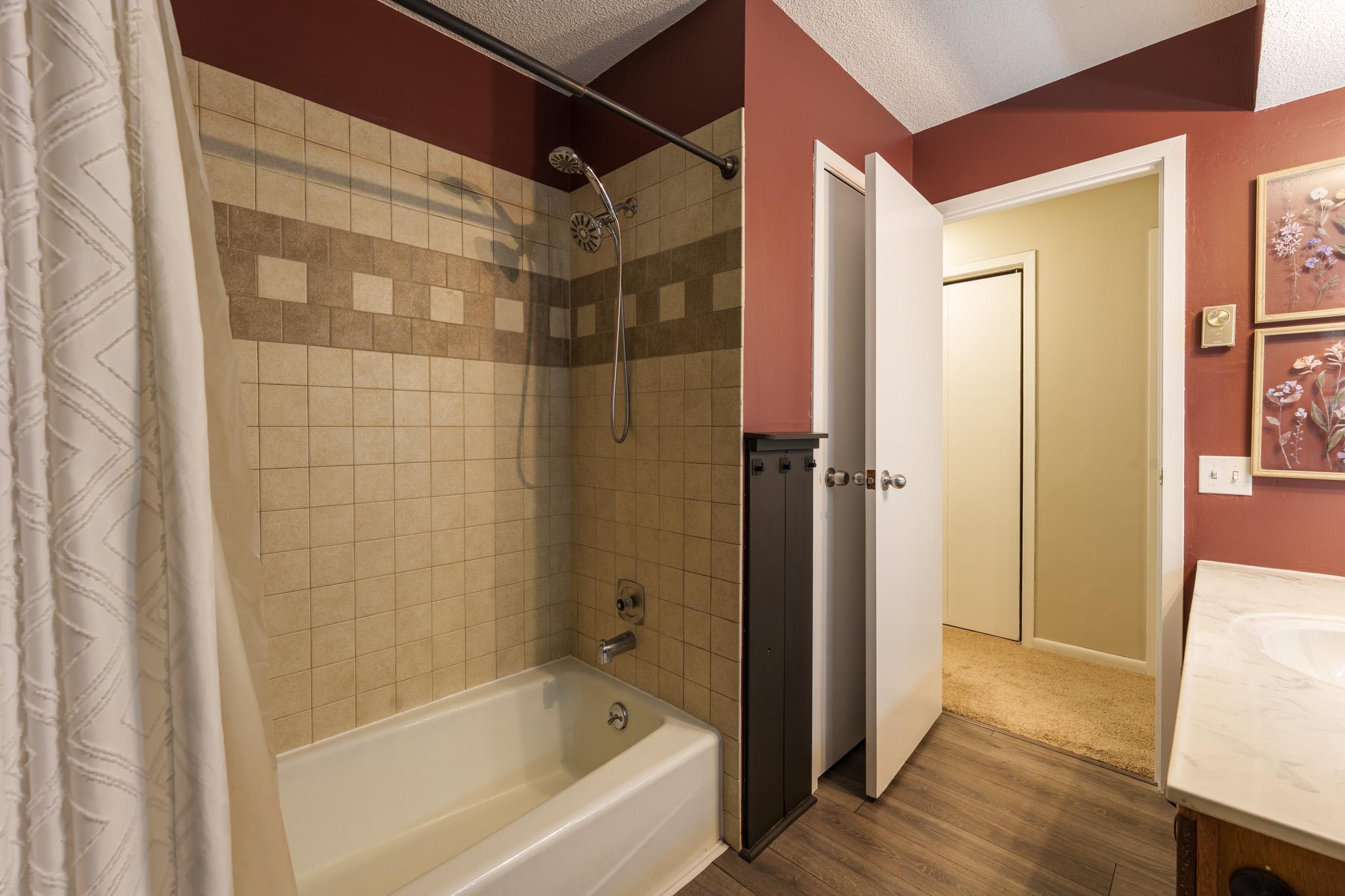 Bathroom dimensions are 9x7.5 ft.