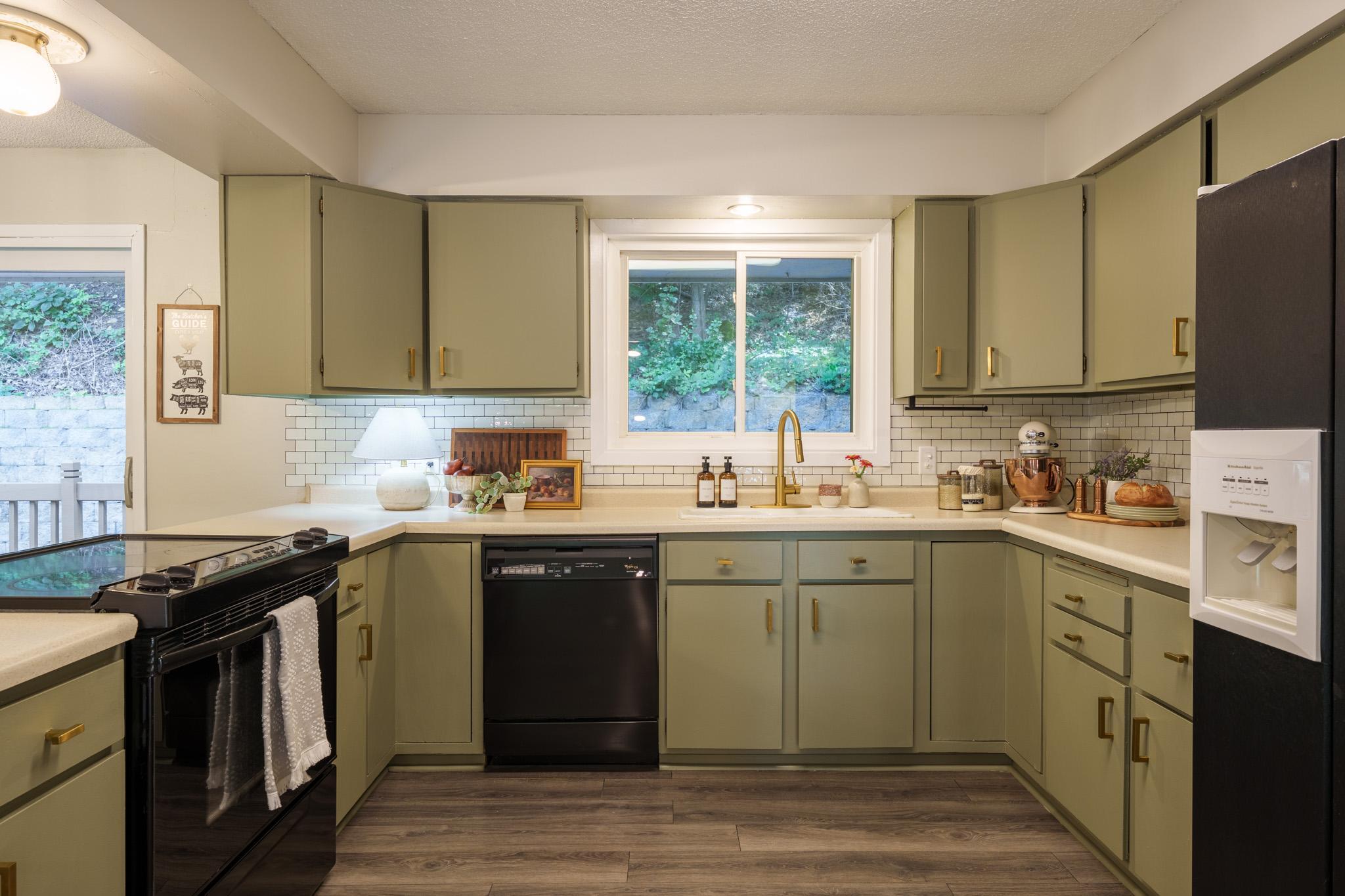 Kitchen dimensions are 12.25x10.75 ft.
