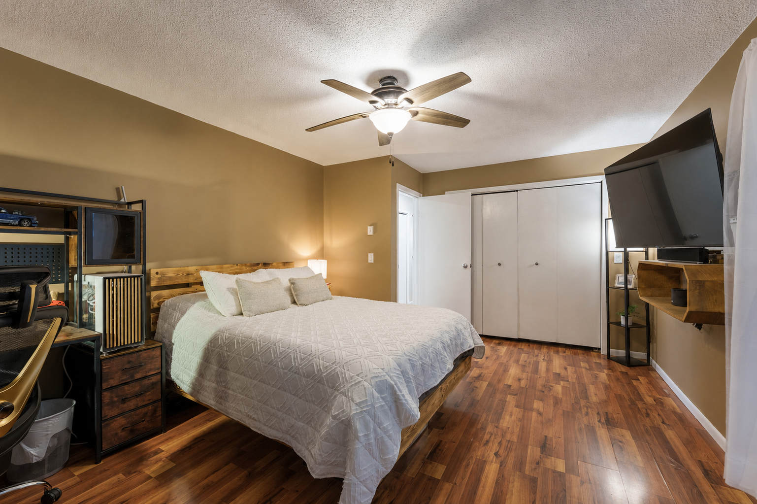 Bedroom 1 dimensions are 16.5 x 12.25 ft.