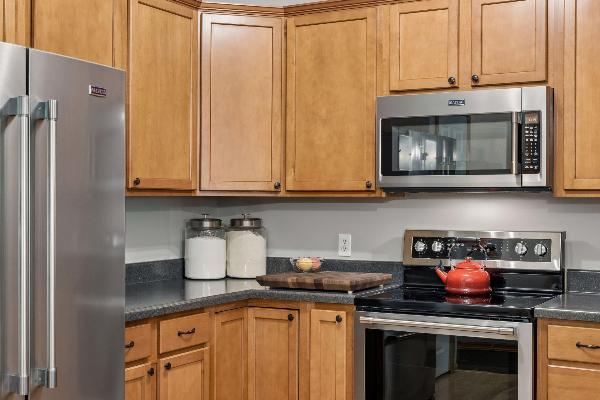Gorgeous cabinets and awesome countertops.