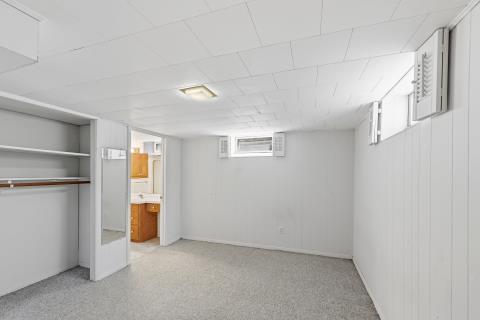 Office/pssible 4th bedroom