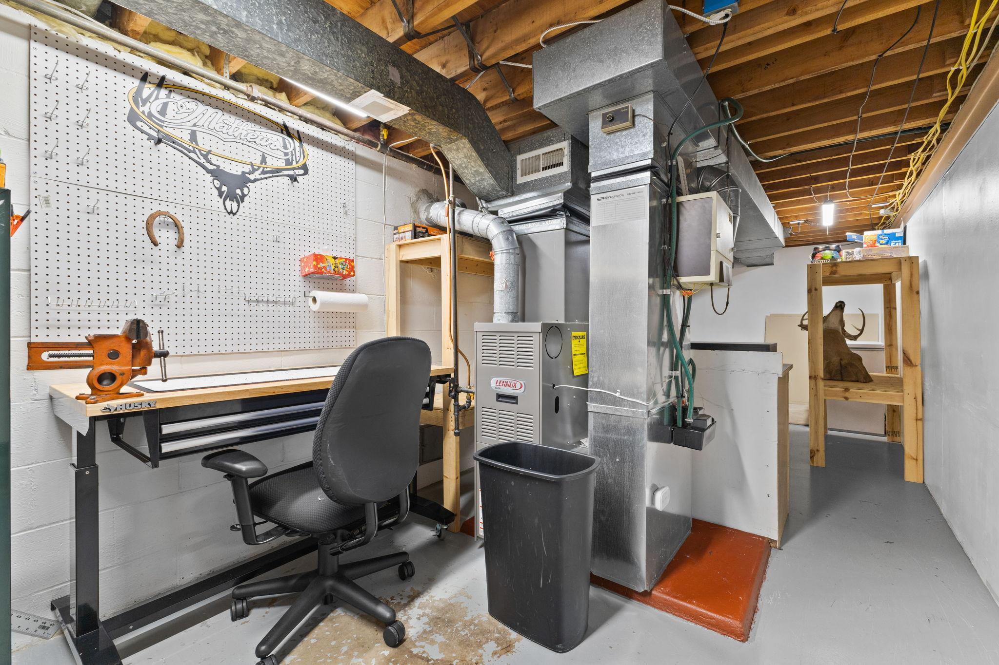 Workbench / Storage