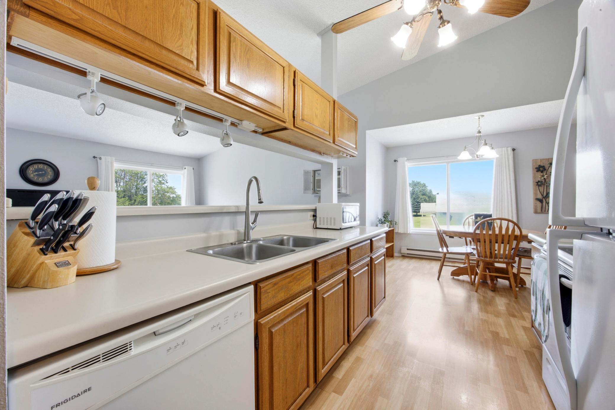 Kitchen (view 3)