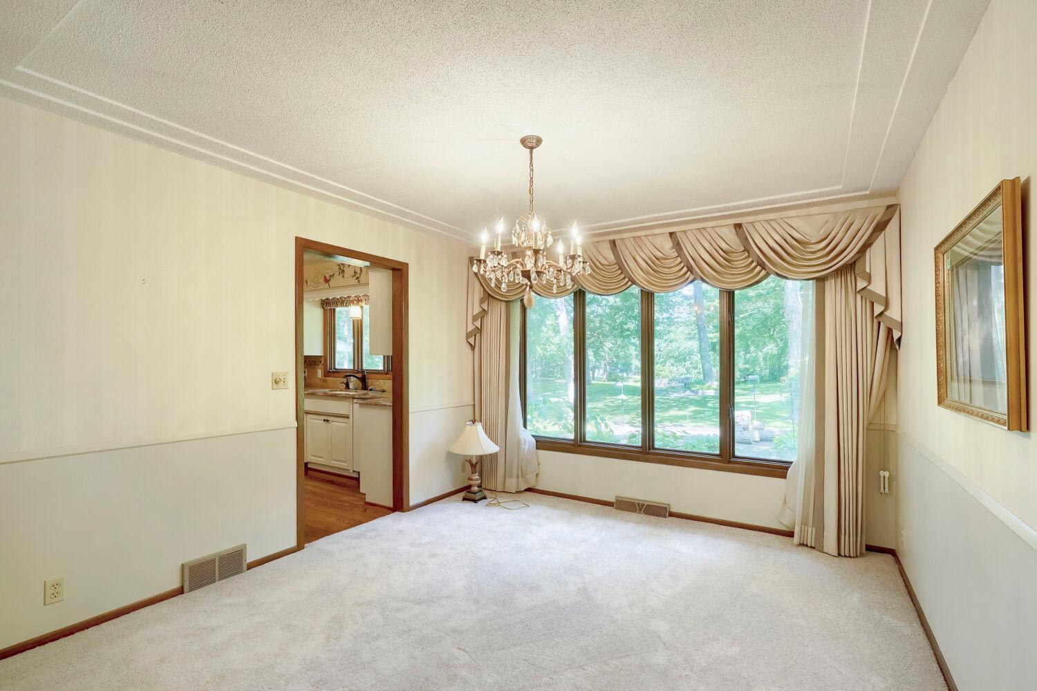 Different view of the Dining room.